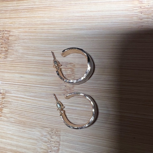 SALE💚 any 3 for $18 💚
 Earrings Resin Leopard White Acrylic Gold NWT - Picture 5 of 6